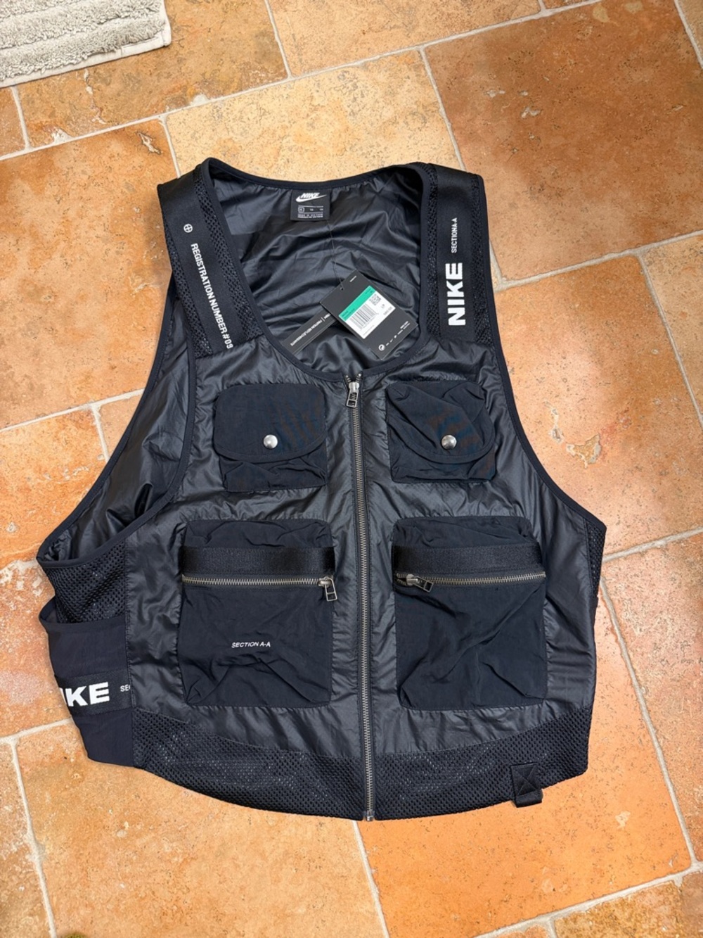 Nike Black Utility Vest with Multiple Pockets xl brand new